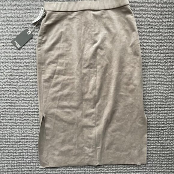 Aritzia vegan suede skirt, brand new with tags - Picture 1 of 2